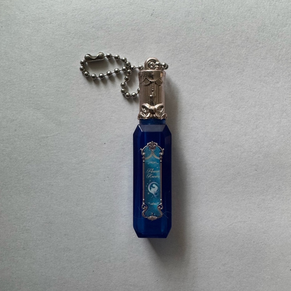 Flower Knows Keychain - Picture 2 of 2